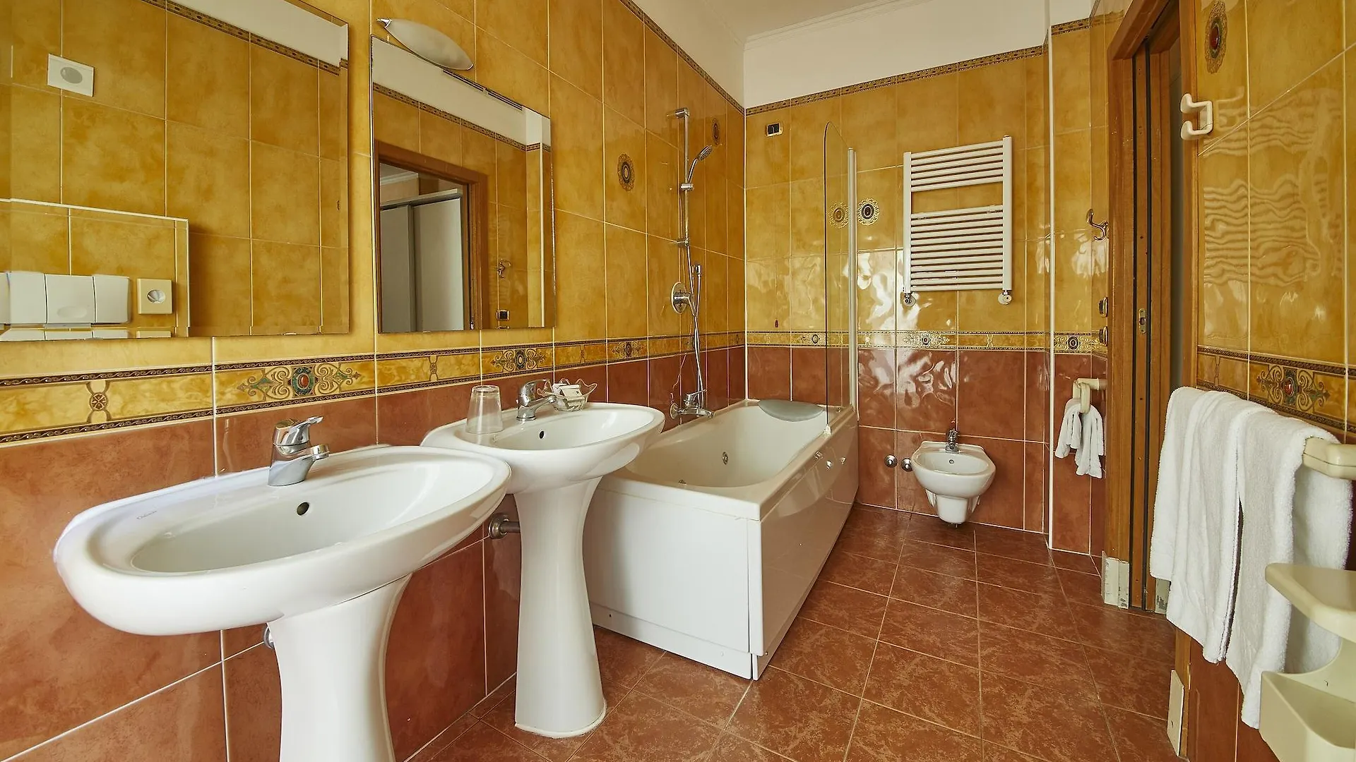 Hotel Vienna Ostenda E Ristorante Il Danubio Rimini 4*,