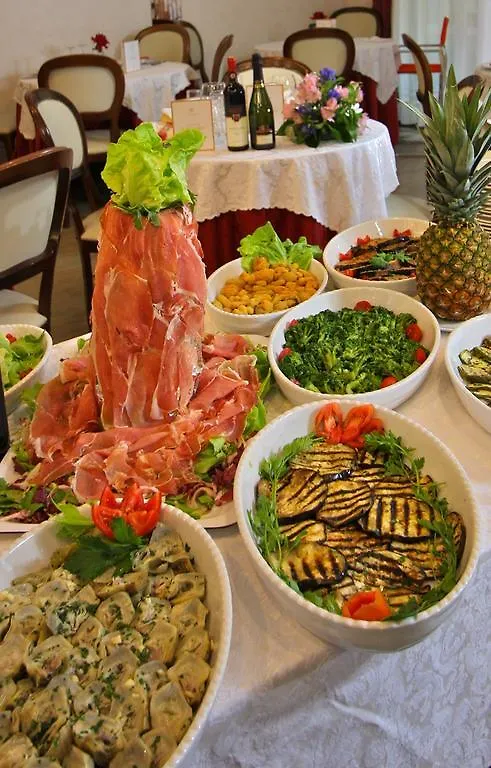 Hotel Vienna Ostenda E Ristorante Il Danubio Rimini 4*,